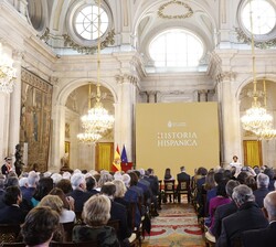Vista general del Salón de Columnas durante el acto de presentación pública "Portal Digital de Historia Hispánica", durante el discurso de l