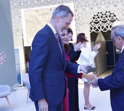 Su Majestad el Rey hace entrega a Mariano Barbacid el Premio Nacional de Investigación Santiago Ramón y Cajal, en el área de biología 
