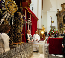 Doña Sofía, en la Basílica de Jesús de Medinaceli, ante la imagen de Nuestro Padre Jesús Nazareno "Cristo de Medinaceli"