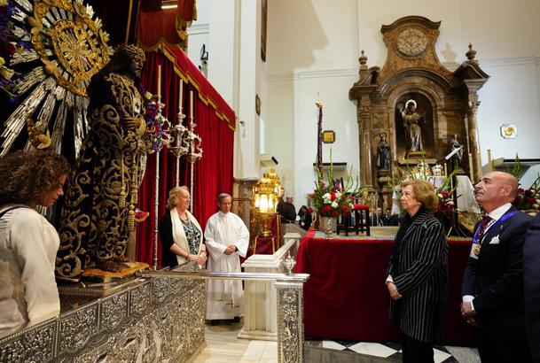 Doña Sofía, en la Basílica de Jesús de Medinaceli, ante la imagen de Nuestro Padre Jesús Nazareno "Cristo de Medinaceli"