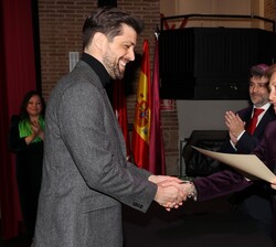 Doña Sofía entrega el “Premio Reina Sofía de Pintura y Escultura” a César Orrico Méndez, por su obra “Noche”
