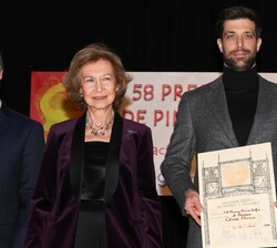 Su Majestad la Reina Doña Sofía junto a César Orrico Méndez, “Premio Reina Sofía de Pintura y Escultura”