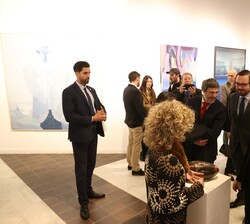 Visita de Doña Sofía a la exposición que se compone de 72 obras; 45 pinturas y 27 esculturas de 71 autores diferentes