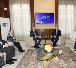 El Rey y el secretario general de la OCDE, durante el encuentro