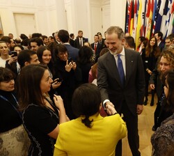 Don Felipe con los españoles que trabajan en la OCDE