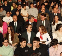 Doña Letizia acompañada en el autditorio de la Feria de Valladolid por las autoridades asistentes al acto