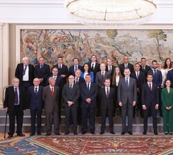 Su Majestad el Rey junto a una representación del Club Deportivo Tenerife