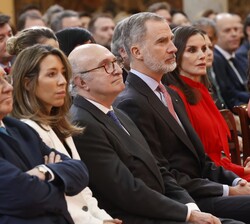 Don Felipe y Doña Letizia en la ceremonia de entrega de acreditaciones a los nuevos embajadores de la X edición de “Embajadores Honorarios de la
