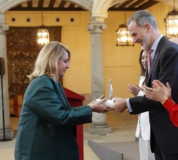 Acreditación para Patricia Urquiola (Arte y Cultura)