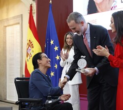 Teresa Perales (Deportes) recoge su acreditación