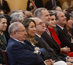 Don Felipe y Doña Letizia durante la intervención de Patricia Urquiola