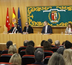 Don Felipe durante la sesión en el aula magna "Tomás y Valiente"