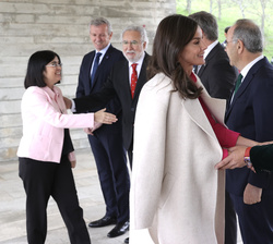 Su Majestad la Reina recibe el saludo del Presidente de la Federación de Emfermedades Raras, Juan Carrión