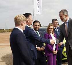 El Rey a su llegada al parque empresarial Parc Sagunt II de Sagunto