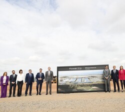 Su Majestad el Rey y autoridades en el lugar de construcción de la gigafactoría de PowerCo del Grupo Volkswagen