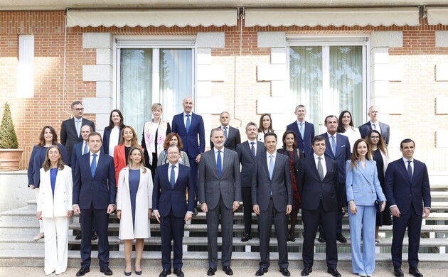 Su Majestad el Rey junto a una representación de los socios de Management Solutions