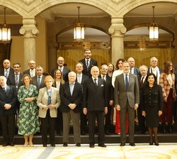 Su Majestad el Rey junto a una representación de los miembros del Comité Ejecutivo del Congreso Judío Mundial
