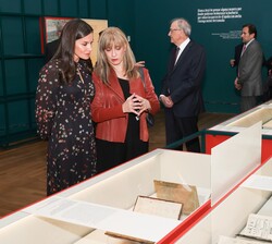 Doña Letizia durante la visita a la exposición