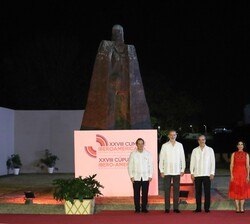 Don Felipe junto al Presidente de la República Dominicana, su esposa y el Secretario general Iberoamericano