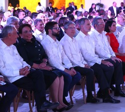 Su Majestad el Rey durante el espectáculo cultural que recorre la historia de la República Dominicana