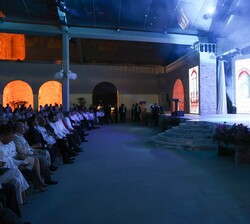 Su Majestad el Rey junto a los Jefes de Estado y de Gobierno, contemplan el espectáculo que recorre la historia de la República Dominicana