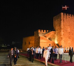 Su Majestad el Rey junto a los Jefes de Estado y de Gobierno se dirigen a la Casa de Bastidas