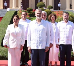 Su Majestad el Rey junto a los Jefes de Estado y de Gobierno ante el Palacio Nacional