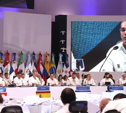 Don Felipe durante la intervención del Presidente de la República Dominicana en la XXVIII Cumbre Iberoamericana