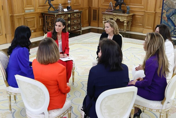 Desarrollo de la audiencia de la Reina a una representación del Consejo Editorial de “MagasIN”