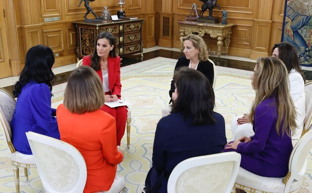 Desarrollo de la audiencia de la Reina a una representación del Consejo Editorial de “MagasIN”