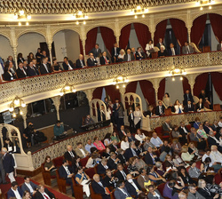 Sus Majestades los Reyes en el Palco Presidencial del Gran Teatro Falla momentos antes del concierto “Tempo de Luz”