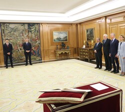 Momentos antes de la promesa de los nuevos ministros del Gobierno