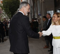 Don Felipe recibe el saludo de la Presidenta del Congreso, Meritxell Batet