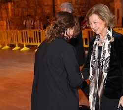 Su Majestad la Reina Doña Sofía recibe el saludo de la presidenta de las Illes Balears, Francina Armengol