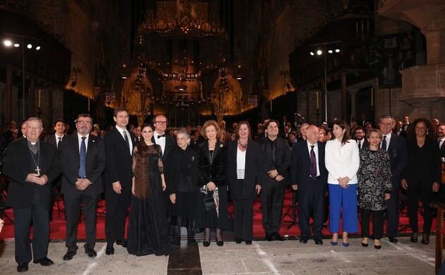 Su Majestad la Reina Doña Sofía junto a las autoridades, la soprano María Sardaryan y el barítono Hanno Brachmann
