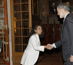 Su Majestad el Rey recibe el saludo de la embajadora de los Estados Unidos, Julissa Reynoso