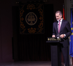 Su Majestad el Rey durante su intervención en el acto conmemorativo del Bicentenario del Ateneo de Madrid
