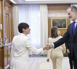Su Majestad el Rey recibe el saludo de la ministra de Política Territorial, Isabel Rodríguez García