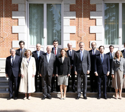 Su Majestad el Rey junto a los miembros del Consejo de la Diputación Permanente de la Grandeza de España y Títulos del Reino