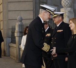 Su Majestad el Rey recibe el saludo de la viuda del Almirante Jefe del Estado Mayor de la Armada (AJEMA), almirante general Antonio Martorell Lacave