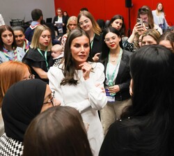 Encuentro de la Reina con los asistentes a la 9ª Conferencia Europea “Tabaco o Salud”