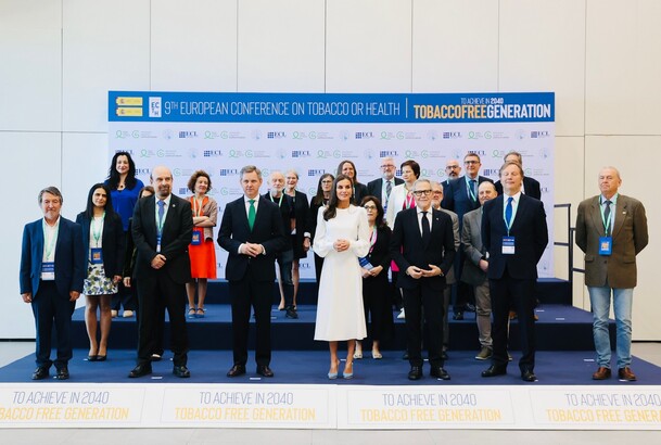 La Reina junto a los participantes en la 9ª Conferencia Europea “Tabaco o Salud”