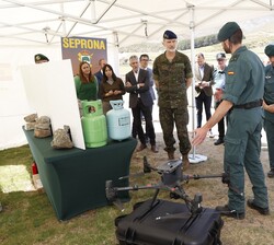 Su Majestad el Rey recorrió cuatro áreas del SEPRONA en las que pudo conocer, de primera mano, los trabajos que desarrollan los especialistas de esta 