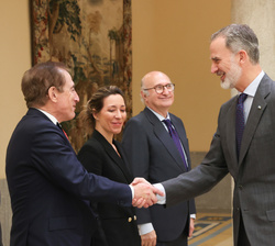 Don Felipe recibe al secretario de Estado para Iberoamérica y el Caribe y el Español en el Mundo, Juan Fernández Trigo; a la secretaria de Estado de C