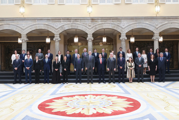 Fotografía de grupo de Su Majestad el Rey con el Patronato de la Fundación Consejo España-Brasil