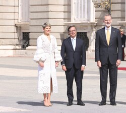 Sus Majestades los Reyes junto a Sus Excelencias el Presidente de la República de Colombia, Sr. Gustavo Francisco Petro y la Primera Dama, Sra. Veróni