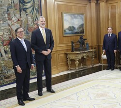 El Rey y el Presidente de la República de Colombia y las delegaciones española y colombiana