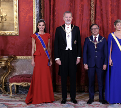 Sus Majestades los Reyes junto a Sus Excelencias el Presidente de Colombia y la Primera Dama