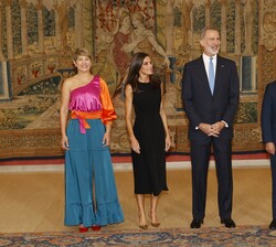 Sus Majestades los Reyes junto a Sus Excelencias el Presidente  y la Primera Dama de la República de Colombia