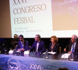Su Majestad la Reina Doña Sofía en la mesa presidencial